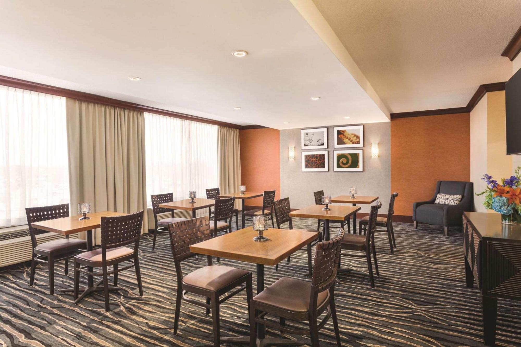 Hilton Knoxville Airport