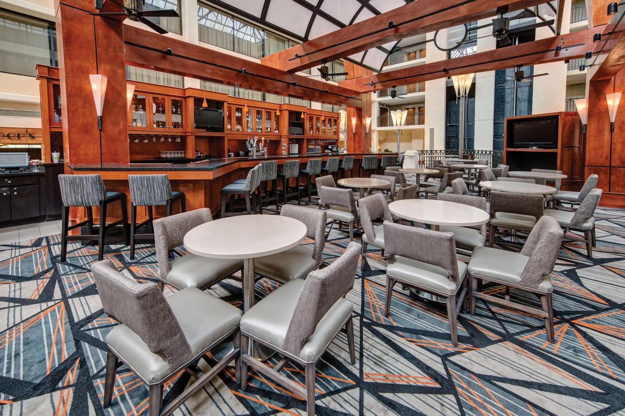 Hotel Hilton Knoxville Airport 3*
