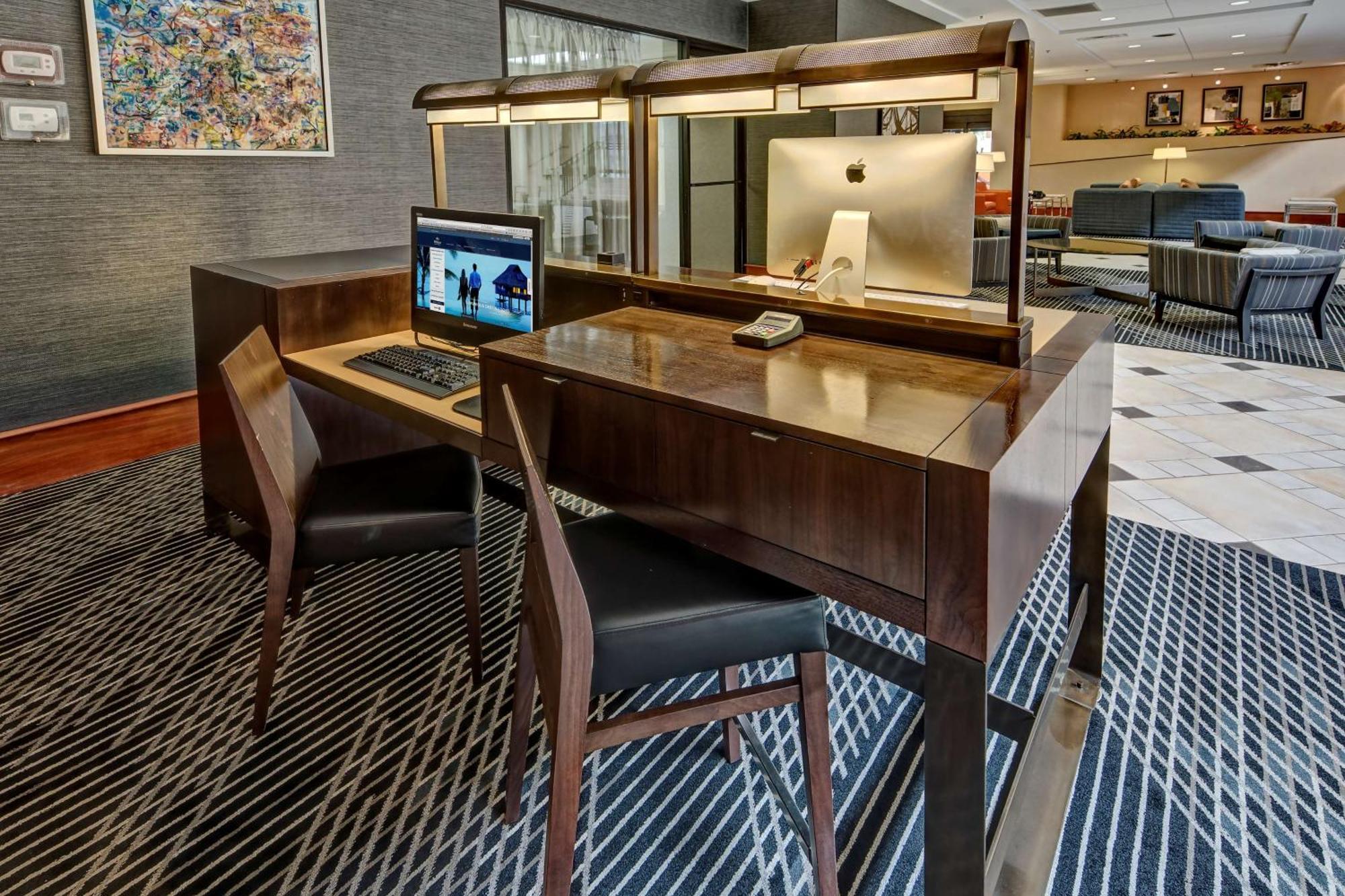 Hotel Hilton Knoxville Airport 3*