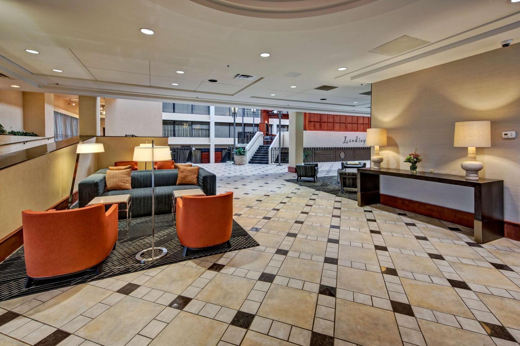 Hotel Hilton Knoxville Airport 3*