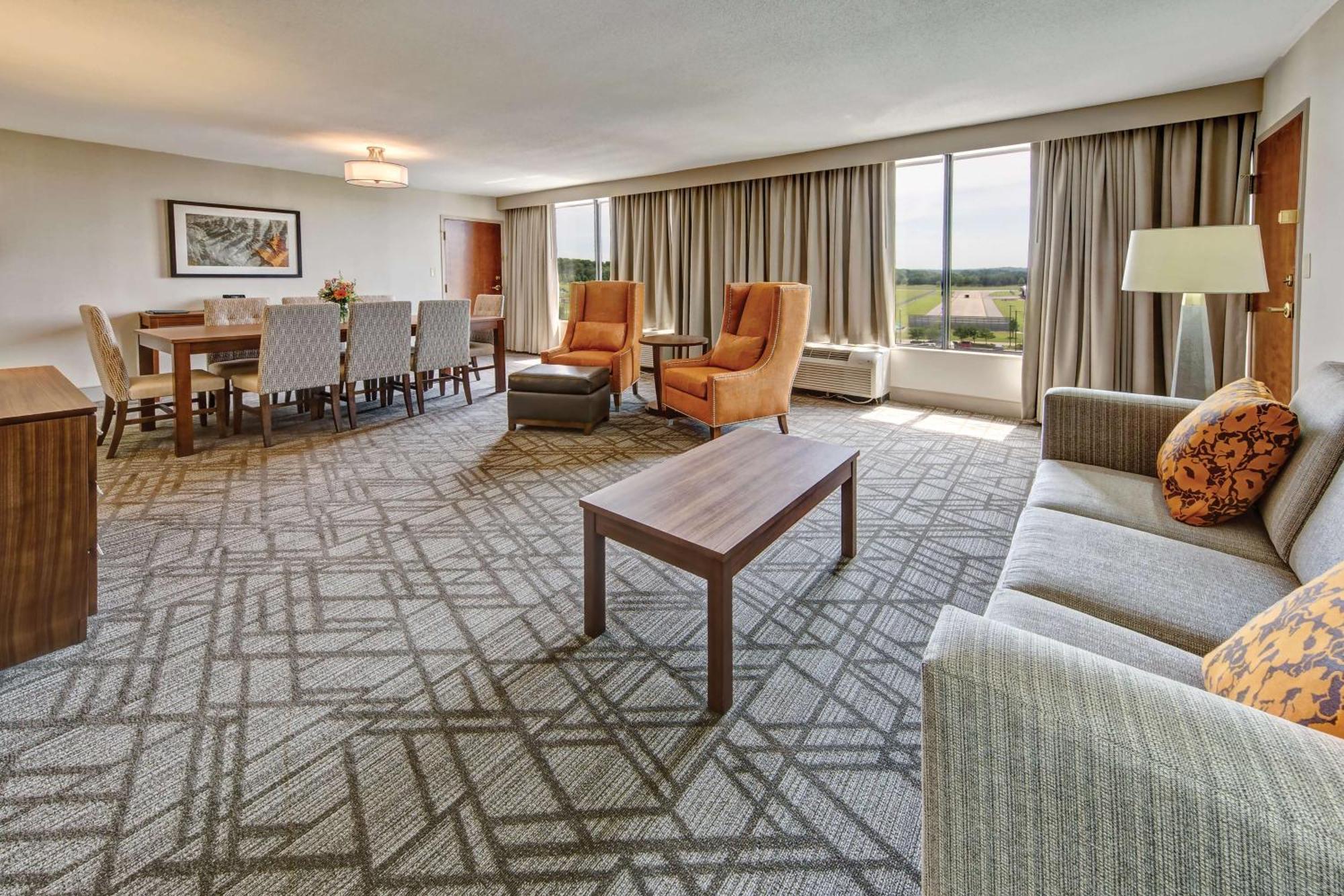 Hotel Hilton Knoxville Airport 3*