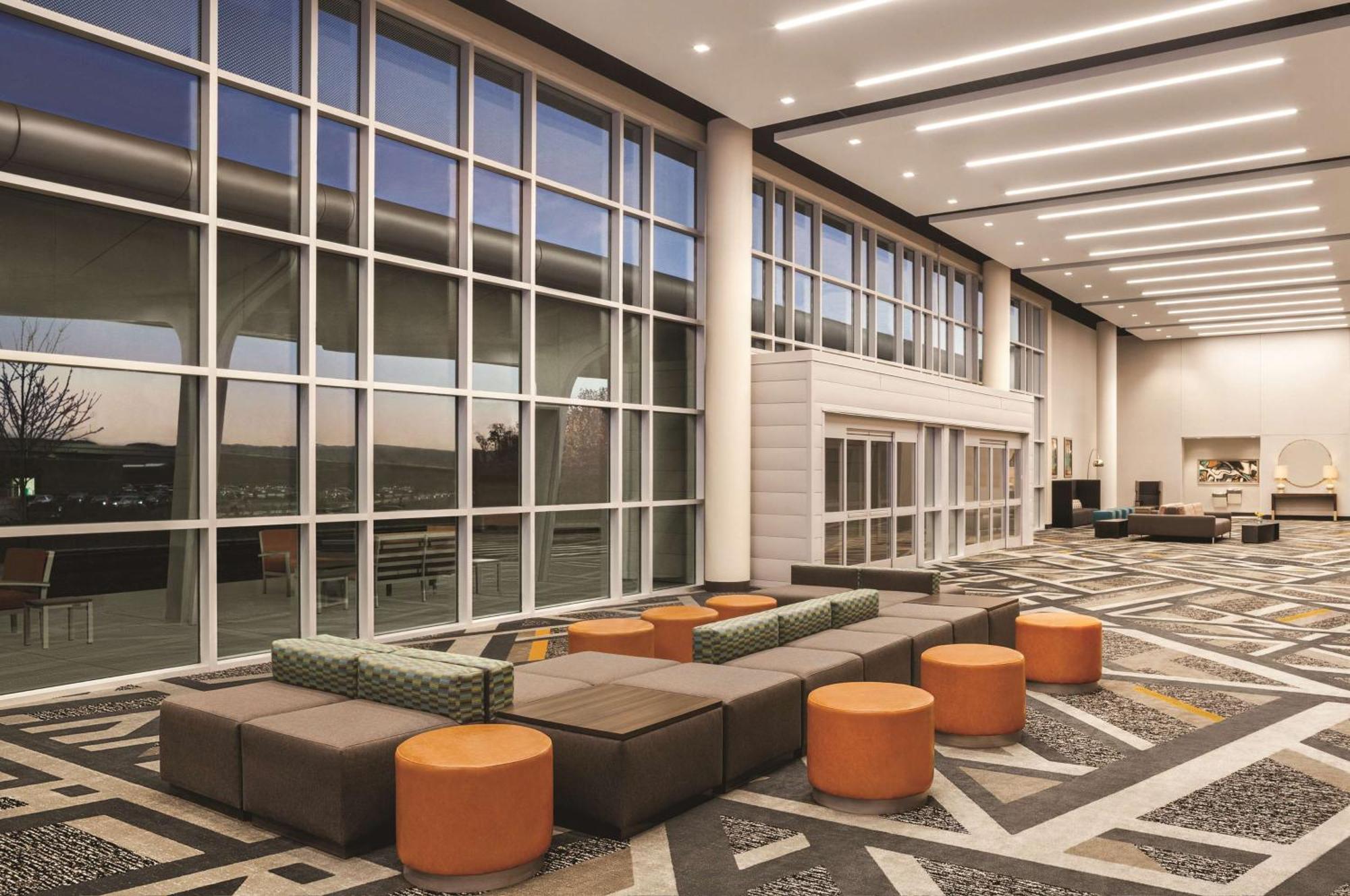 Hilton Knoxville Airport Hotel