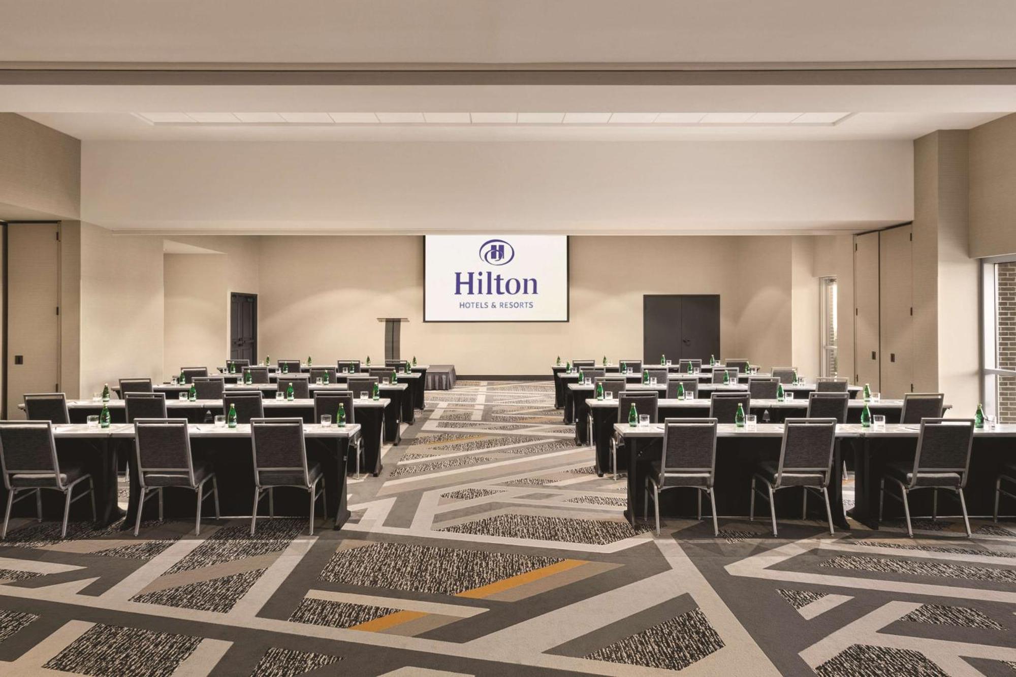 Hilton Knoxville Airport 3*
