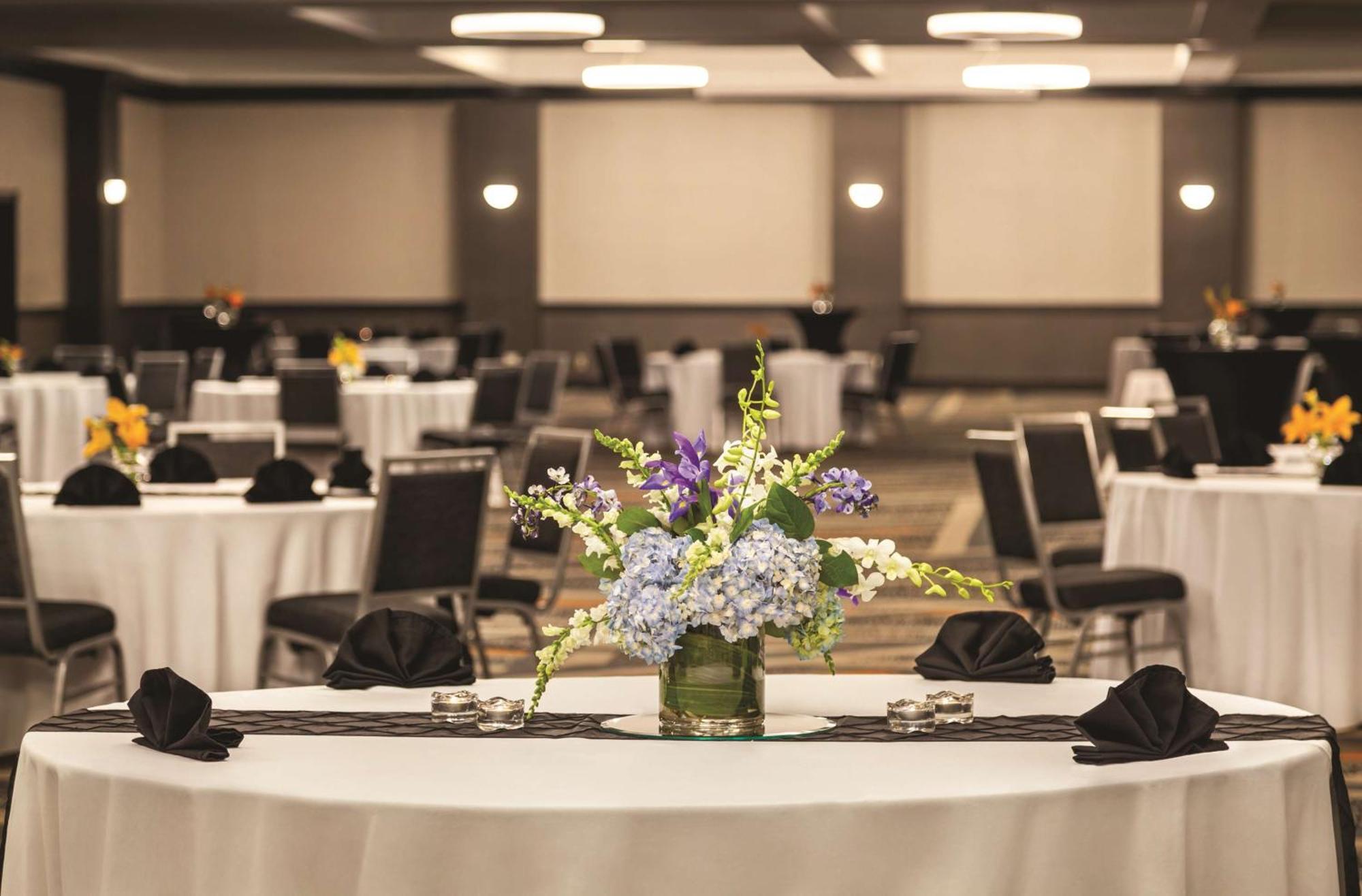 Hilton Knoxville Airport Hotel