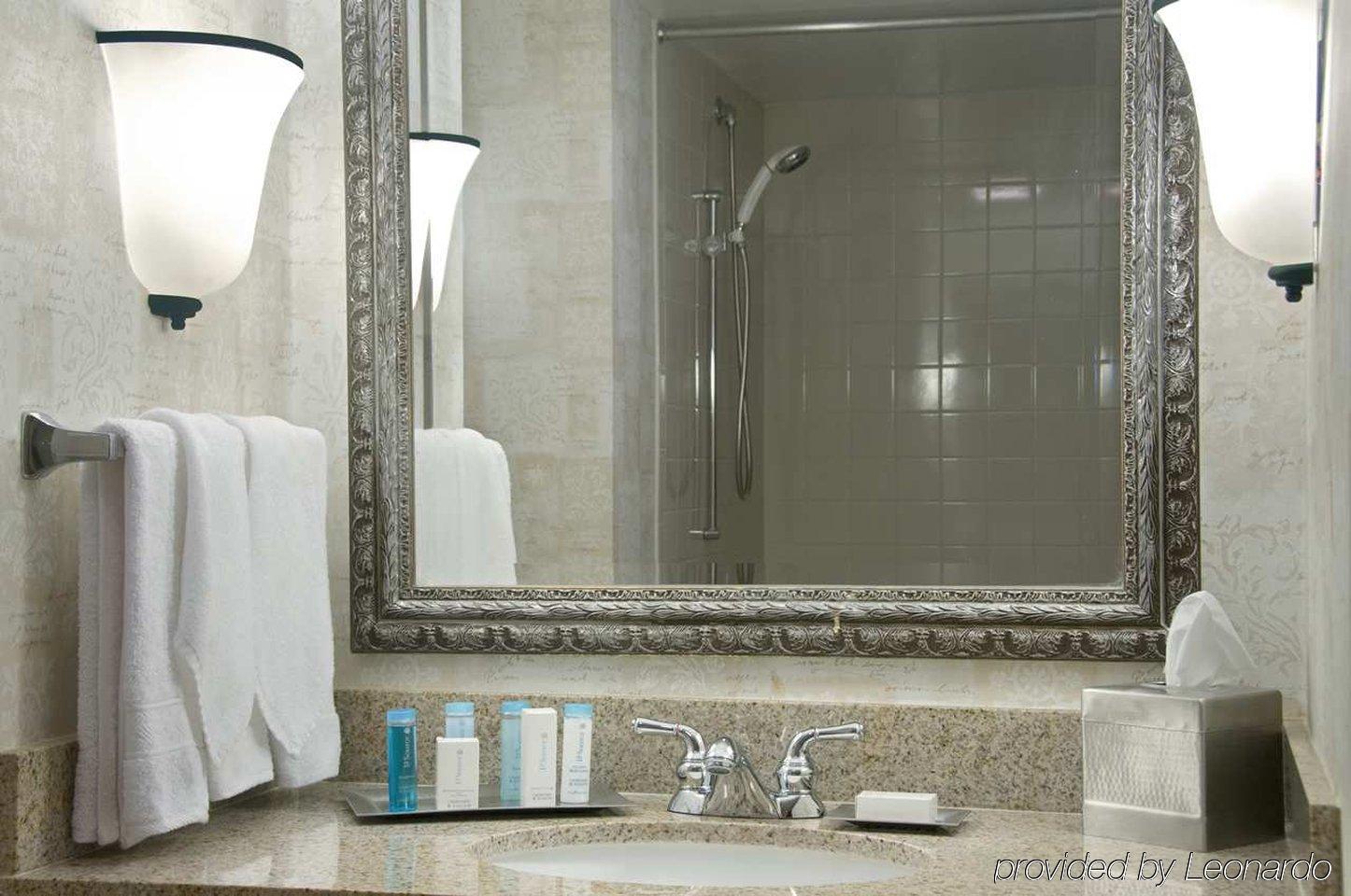 Hilton Knoxville Airport Hotel 3*