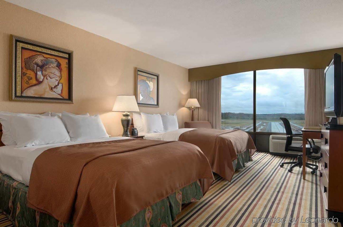 Hilton Knoxville Airport Hotel 3*